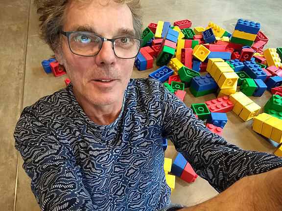 Dr Mathias Fuchs mit Lego