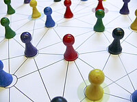 Halma-Figuren auf Spielbrett